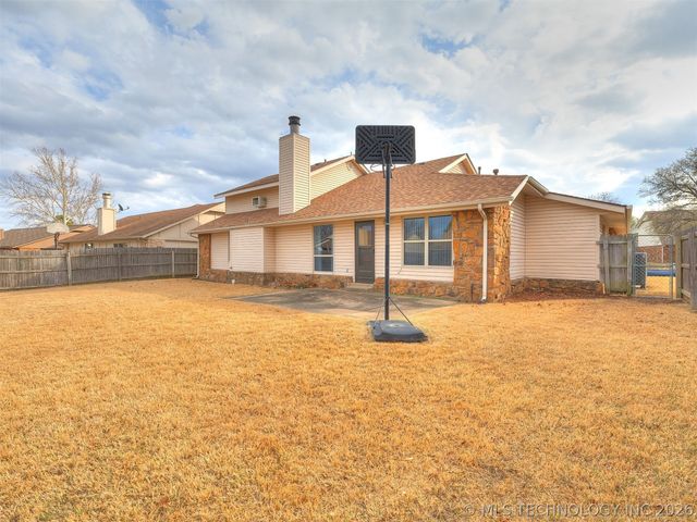 8949 E 60TH Street, Tulsa, OK 74145