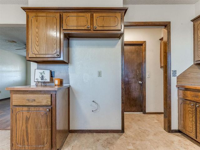 1621 NE 6th Terrace, Moore, OK 73160