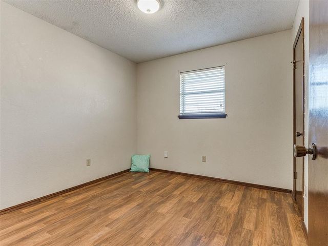 1621 NE 6th Terrace, Moore, OK 73160