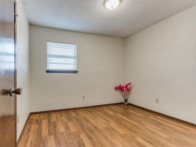 1621 NE 6th Terrace, Moore, OK 73160