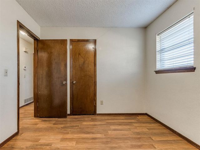 1621 NE 6th Terrace, Moore, OK 73160