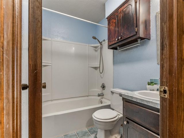 1621 NE 6th Terrace, Moore, OK 73160