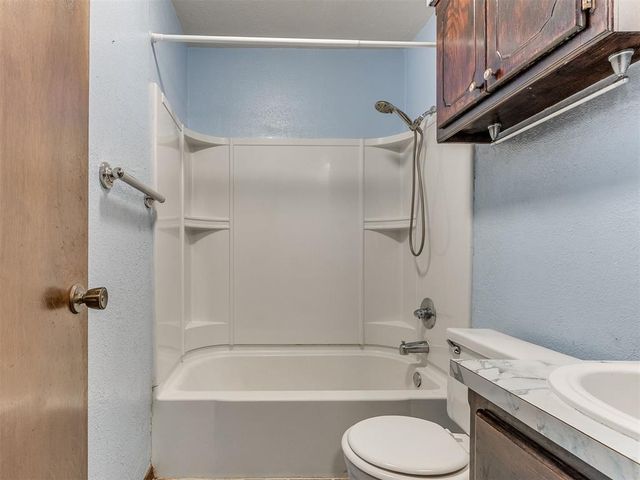 1621 NE 6th Terrace, Moore, OK 73160