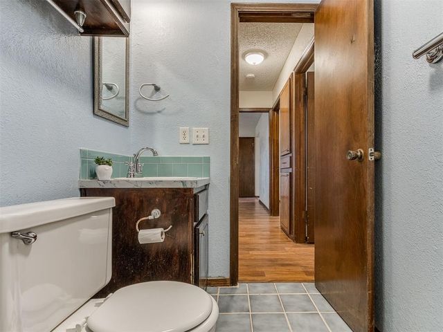 1621 NE 6th Terrace, Moore, OK 73160