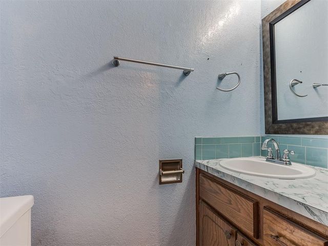 1621 NE 6th Terrace, Moore, OK 73160