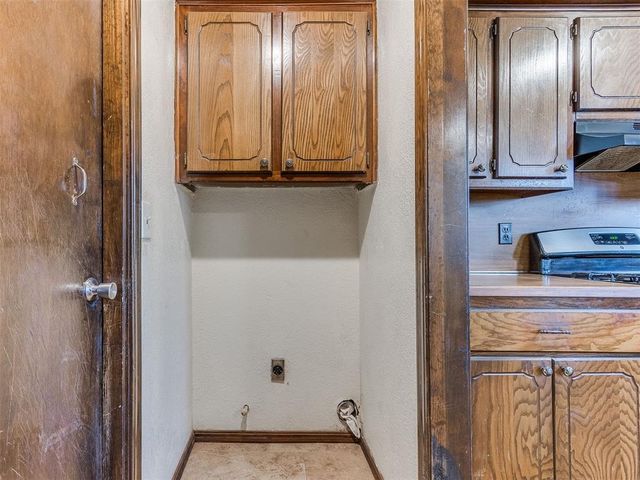 1621 NE 6th Terrace, Moore, OK 73160