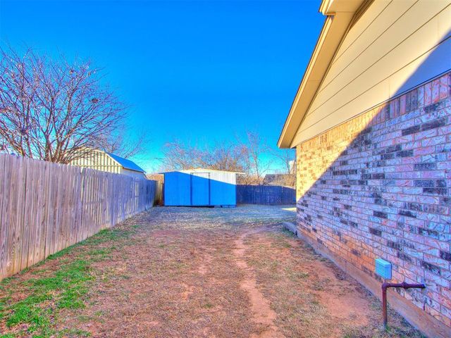 1621 NE 6th Terrace, Moore, OK 73160