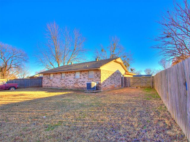 1621 NE 6th Terrace, Moore, OK 73160