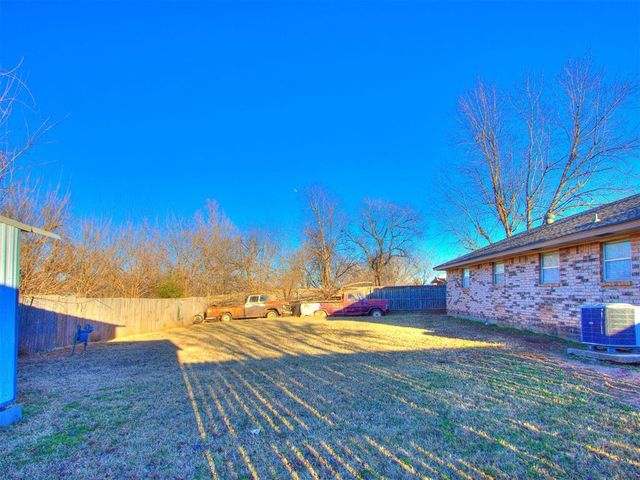 1621 NE 6th Terrace, Moore, OK 73160