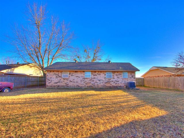 1621 NE 6th Terrace, Moore, OK 73160