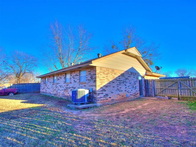 1621 NE 6th Terrace, Moore, OK 73160