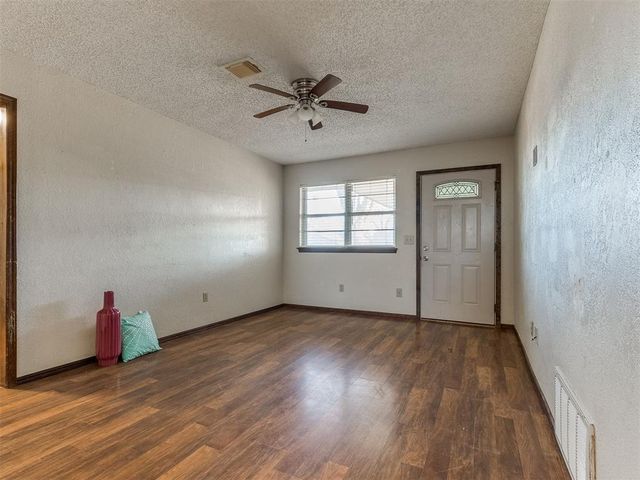 1621 NE 6th Terrace, Moore, OK 73160