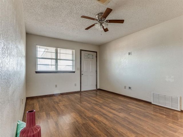 1621 NE 6th Terrace, Moore, OK 73160