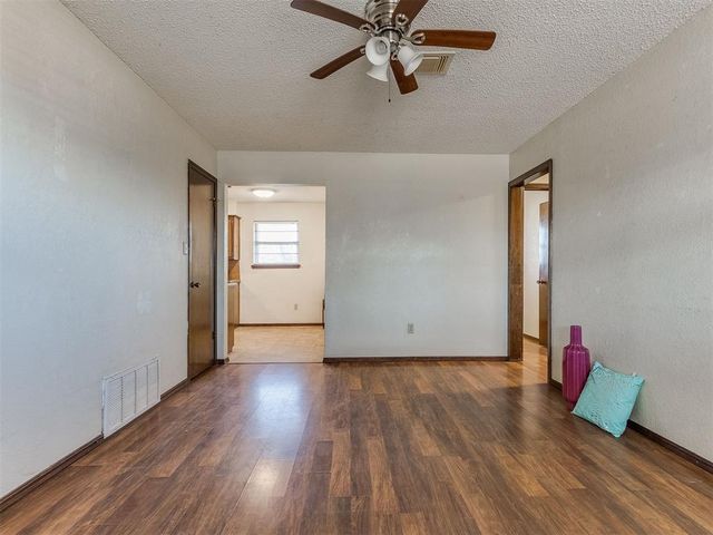 1621 NE 6th Terrace, Moore, OK 73160