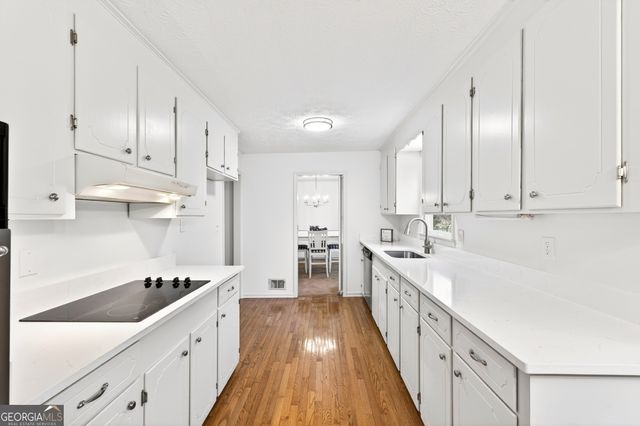 537 Angie Way SW, Lilburn, GA 30047