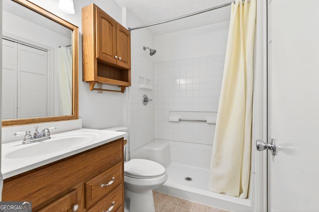 537 Angie Way SW, Lilburn, GA 30047