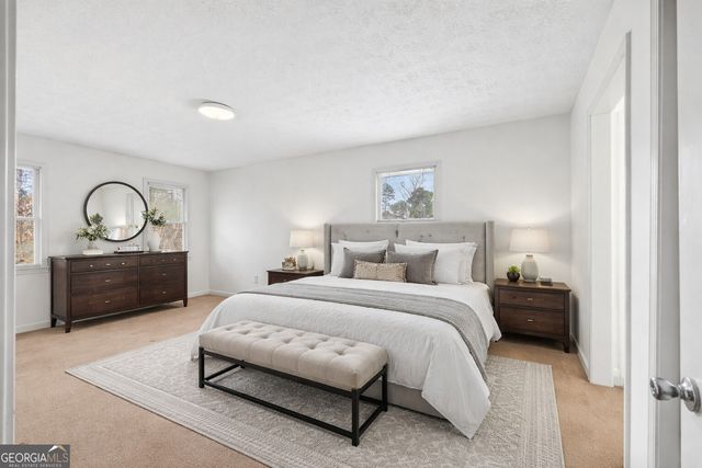 537 Angie Way SW, Lilburn, GA 30047