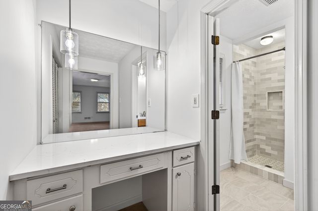 537 Angie Way SW, Lilburn, GA 30047