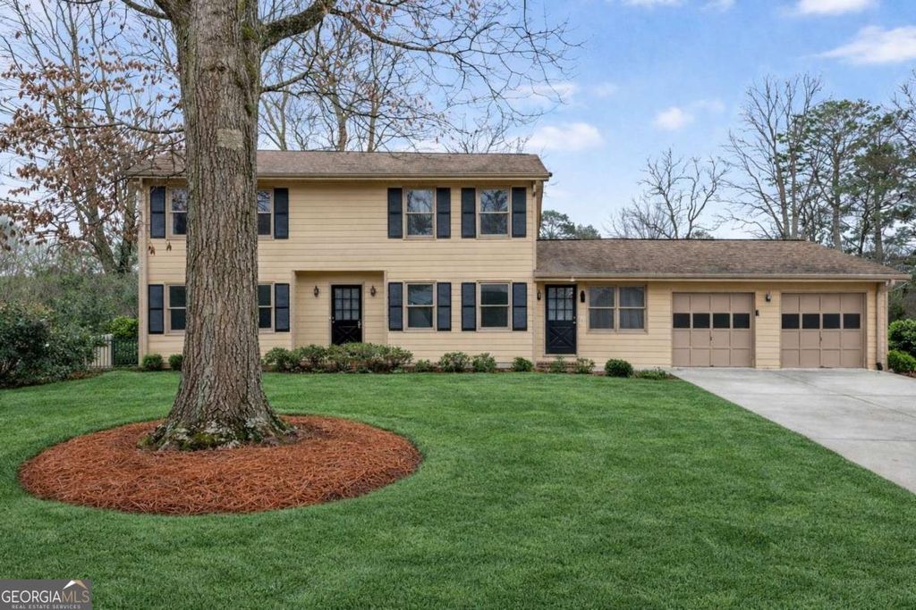 537 Angie Way SW, Lilburn, GA 30047