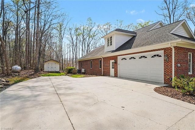 6687 Canaan Church Road, Denton, NC 27239