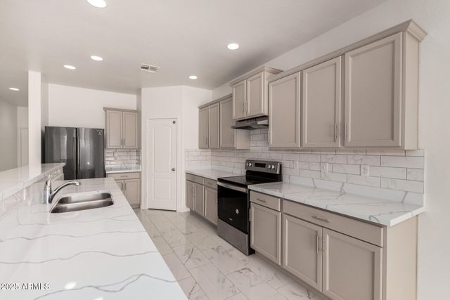 24409 W SHERATON Lane, Buckeye, AZ 85326