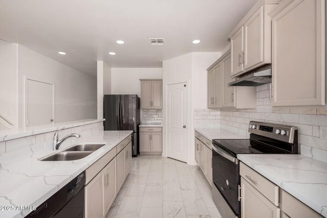 24409 W SHERATON Lane, Buckeye, AZ 85326