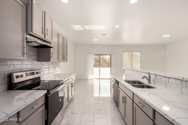 24409 W SHERATON Lane, Buckeye, AZ 85326