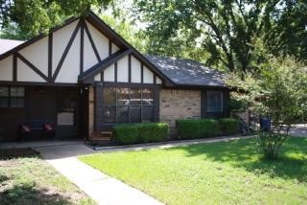 112 E Denton Drive, Euless, TX 76039