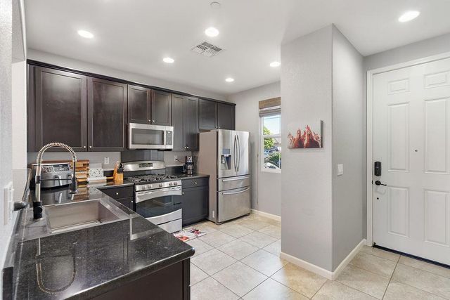 9421 Blue Mountain Way, Sacramento, CA 95829