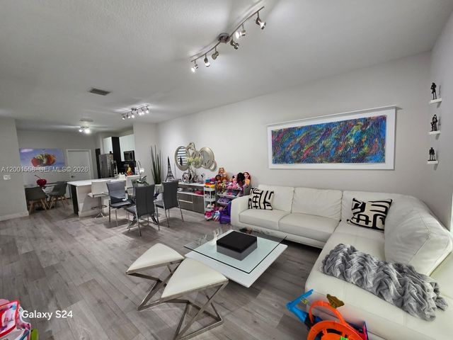 2190 Hacienda Ter 2190, Weston, FL 33327