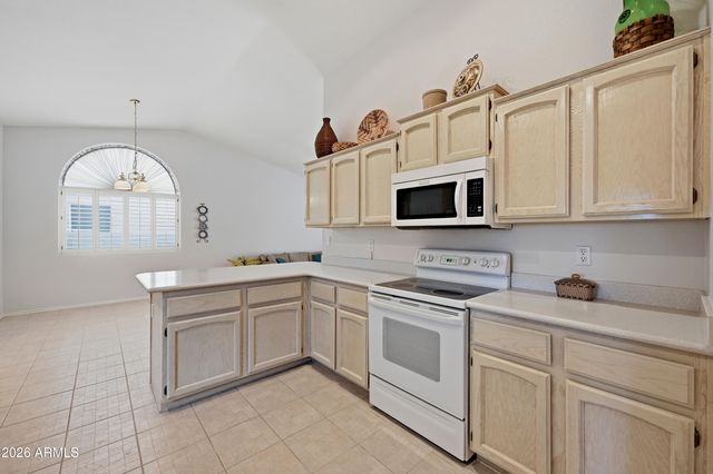 10621 E HALLEY Drive, Sun Lakes, AZ 85248