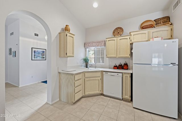 10621 E HALLEY Drive, Sun Lakes, AZ 85248