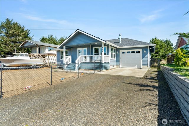 304 Ocean Shores Boulevard NW, Ocean Shores, WA 98569