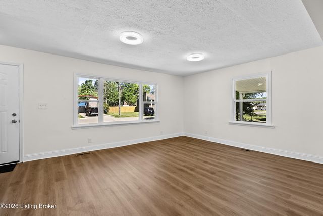 700 Iroquois Ave, Louisville, KY 40214