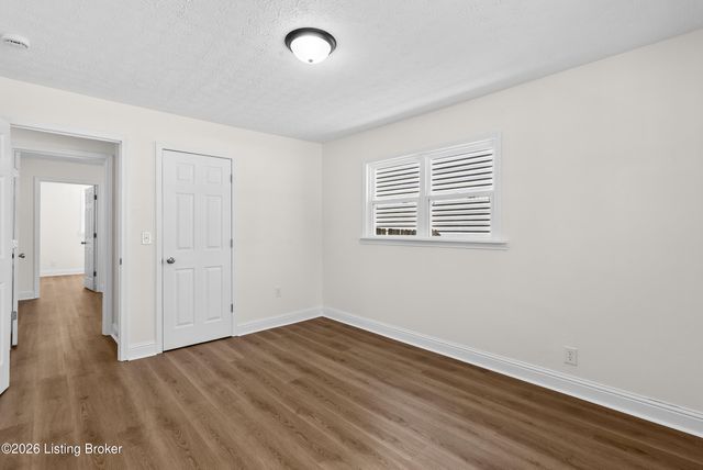 700 Iroquois Ave, Louisville, KY 40214