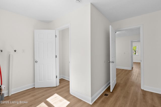 700 Iroquois Ave, Louisville, KY 40214