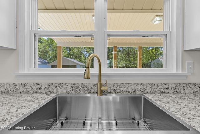 700 Iroquois Ave, Louisville, KY 40214