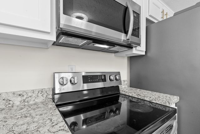 700 Iroquois Ave, Louisville, KY 40214