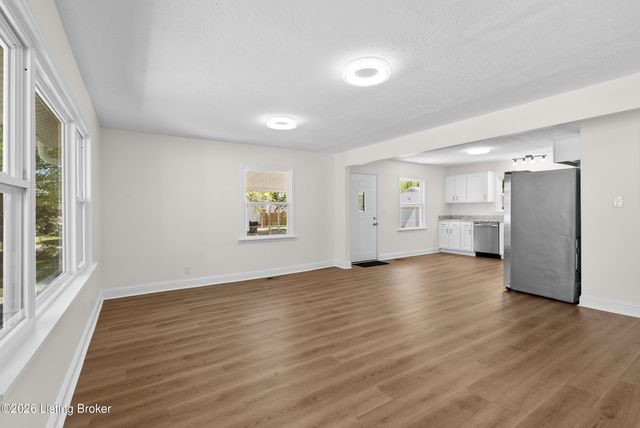 700 Iroquois Ave, Louisville, KY 40214