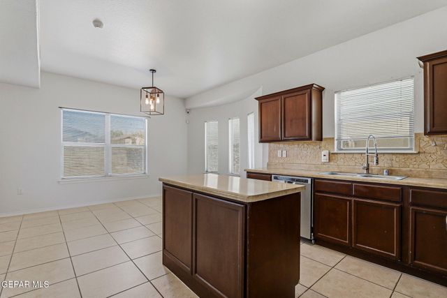 5529 IGNACIO FRIAS Drive, El Paso, TX 79934