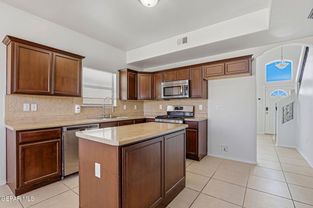 5529 IGNACIO FRIAS Drive, El Paso, TX 79934