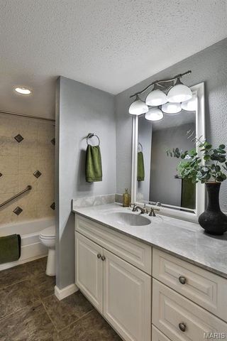 10374 Chimney Rock Drive 2, St Louis, MO 63146