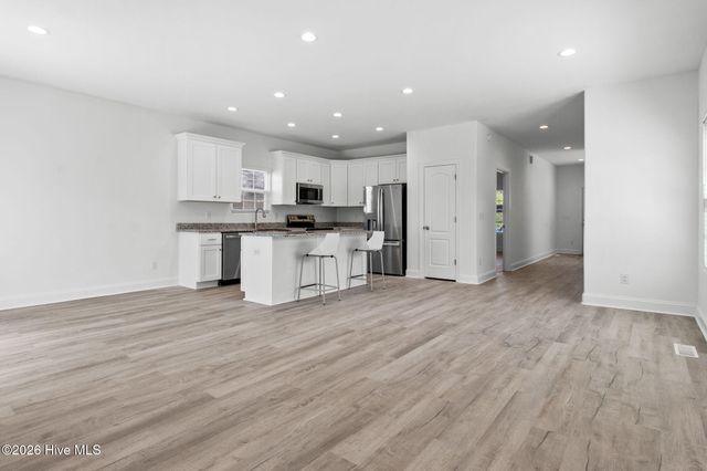 305 W Cypress Street, Elizabeth City, NC 27909