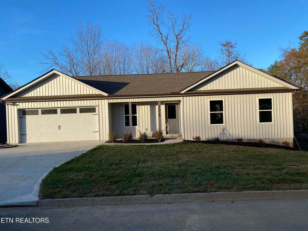 7516 Silveredge Rd, Knoxville, TN 37918