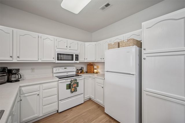 1313 SE University Avenue 102, Waukee, IA 50263