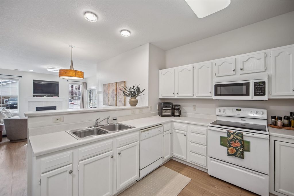 1313 SE University Avenue 102, Waukee, IA 50263