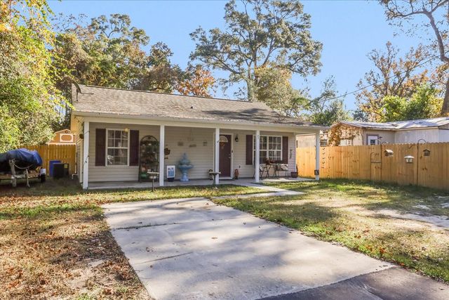 83 Dakota Drive, Crawfordville, FL 32327