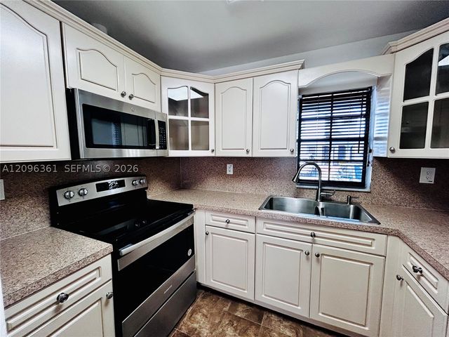 11841 SW 18th St 3-21, Miami, FL 33175