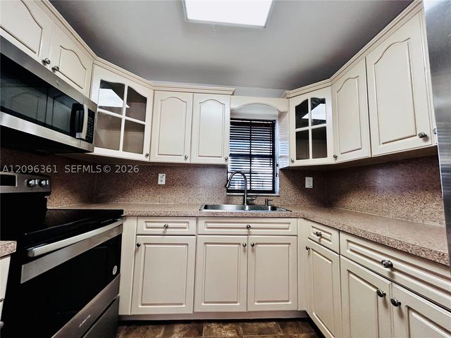 11841 SW 18th St 3-21, Miami, FL 33175