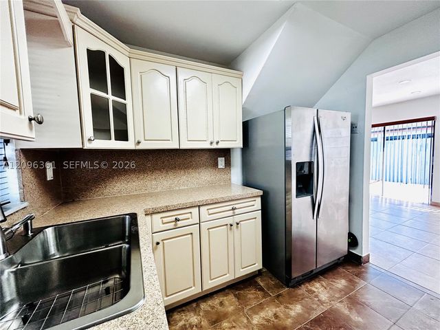 11841 SW 18th St 3-21, Miami, FL 33175